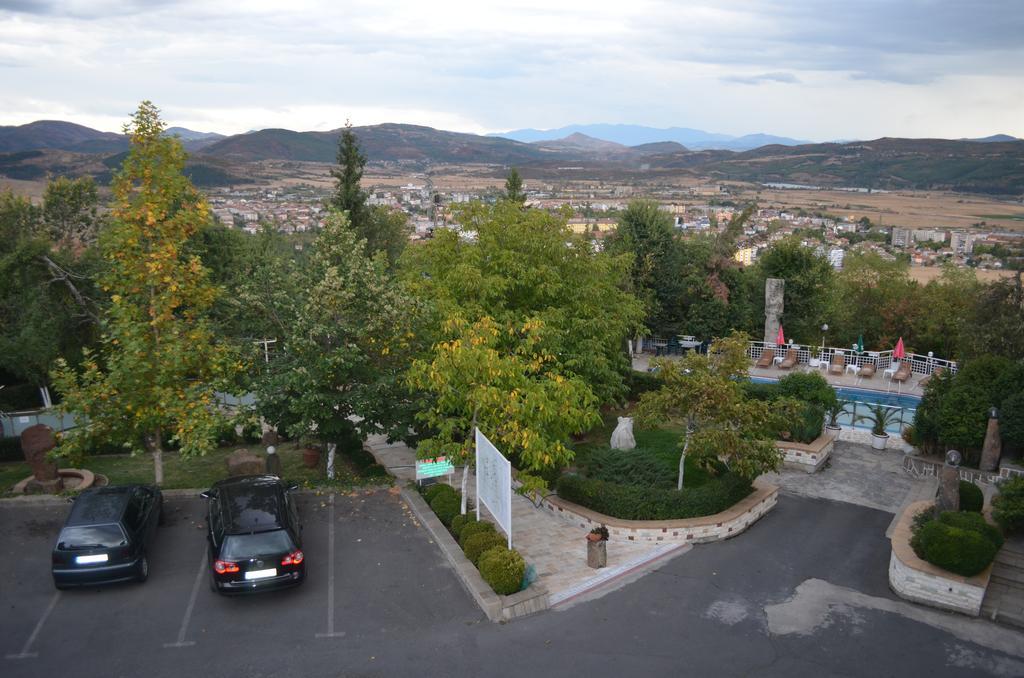 MG Hotel Complex Momtschilgrad Exterior foto