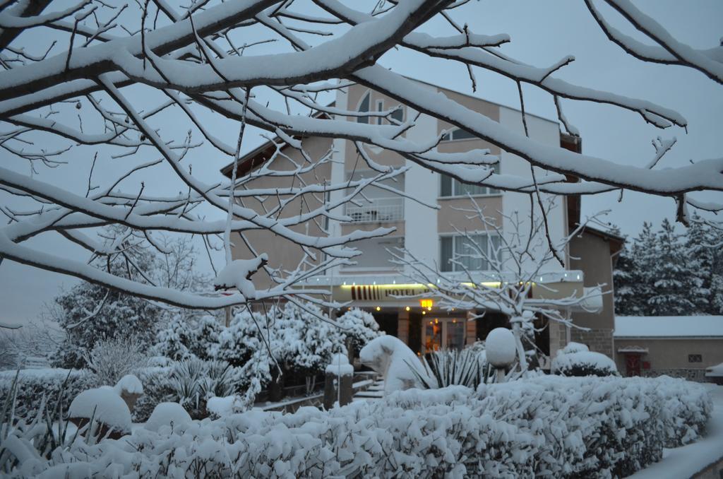 MG Hotel Complex Momtschilgrad Exterior foto