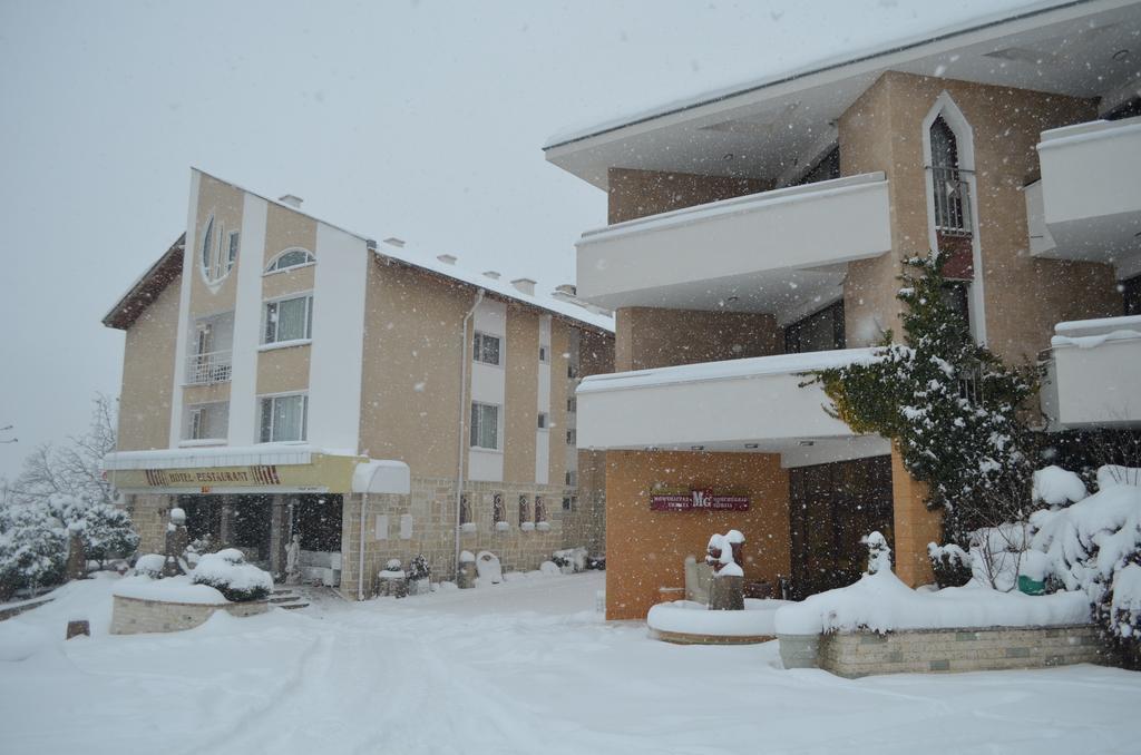 MG Hotel Complex Momtschilgrad Exterior foto